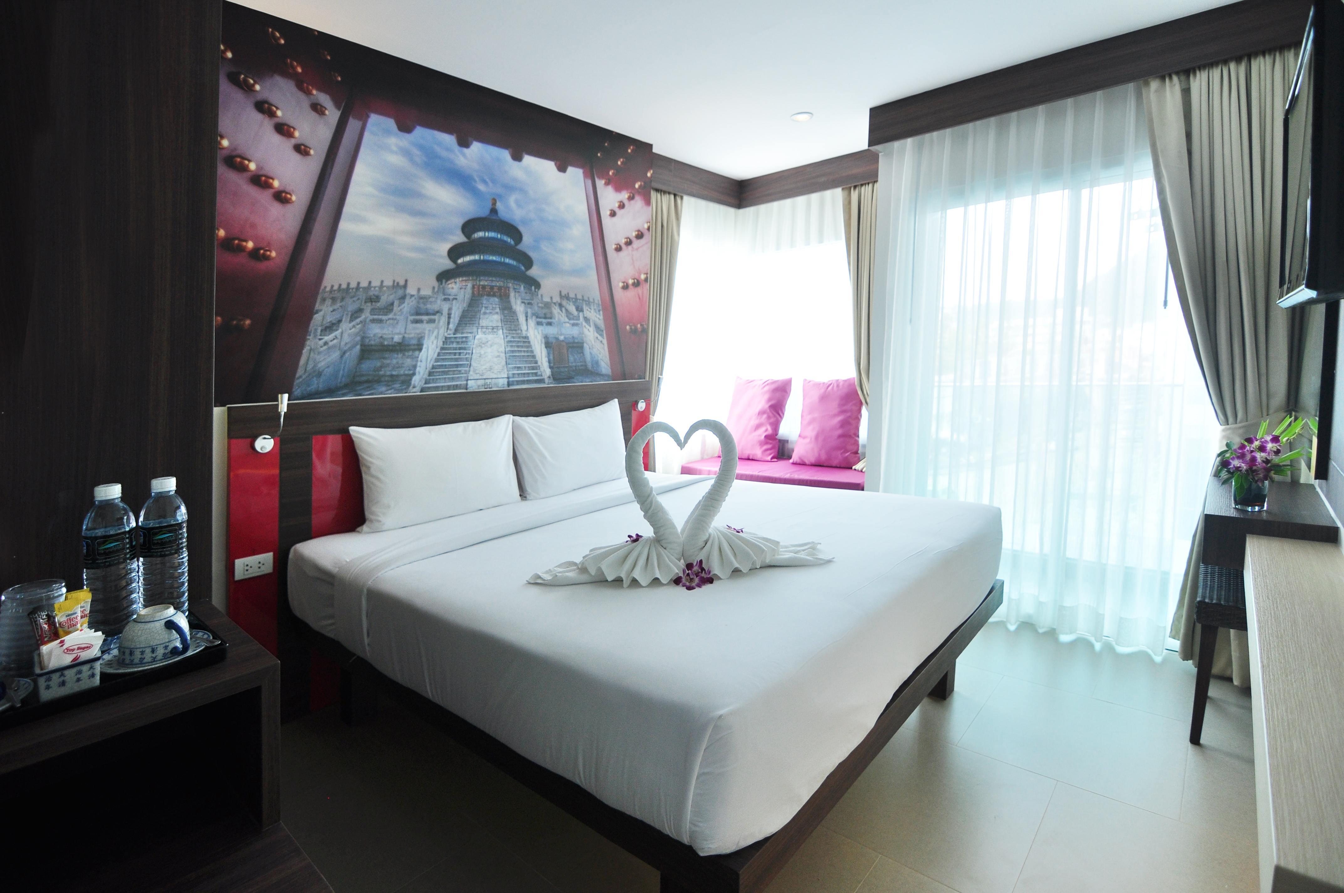 The Aim Patong Hotel Buitenkant foto