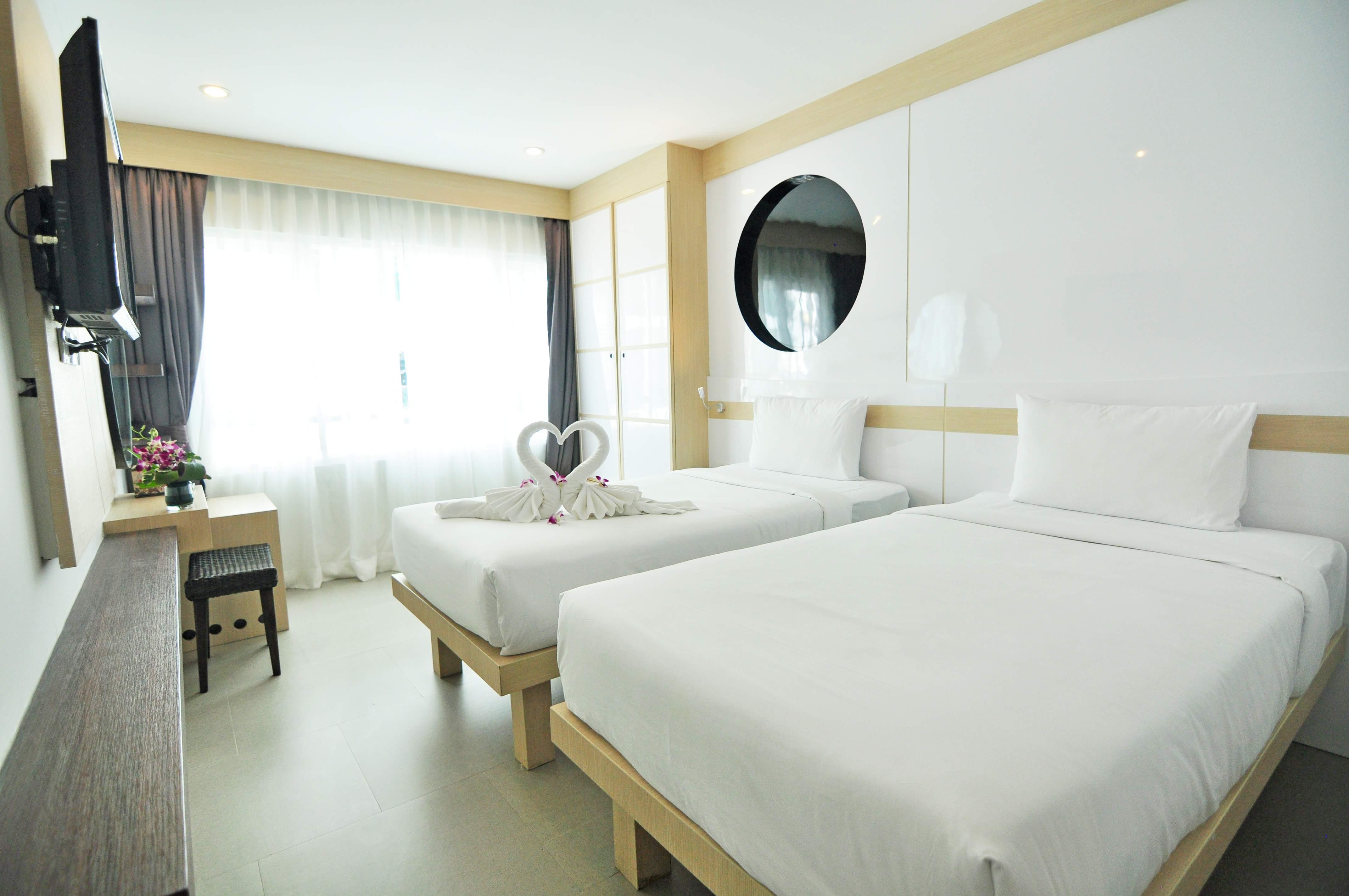 The Aim Patong Hotel Buitenkant foto